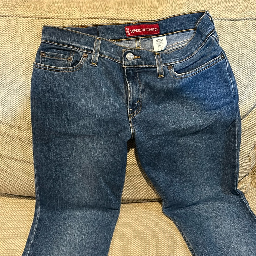 Jrs. Levi’s Superlow jeans
